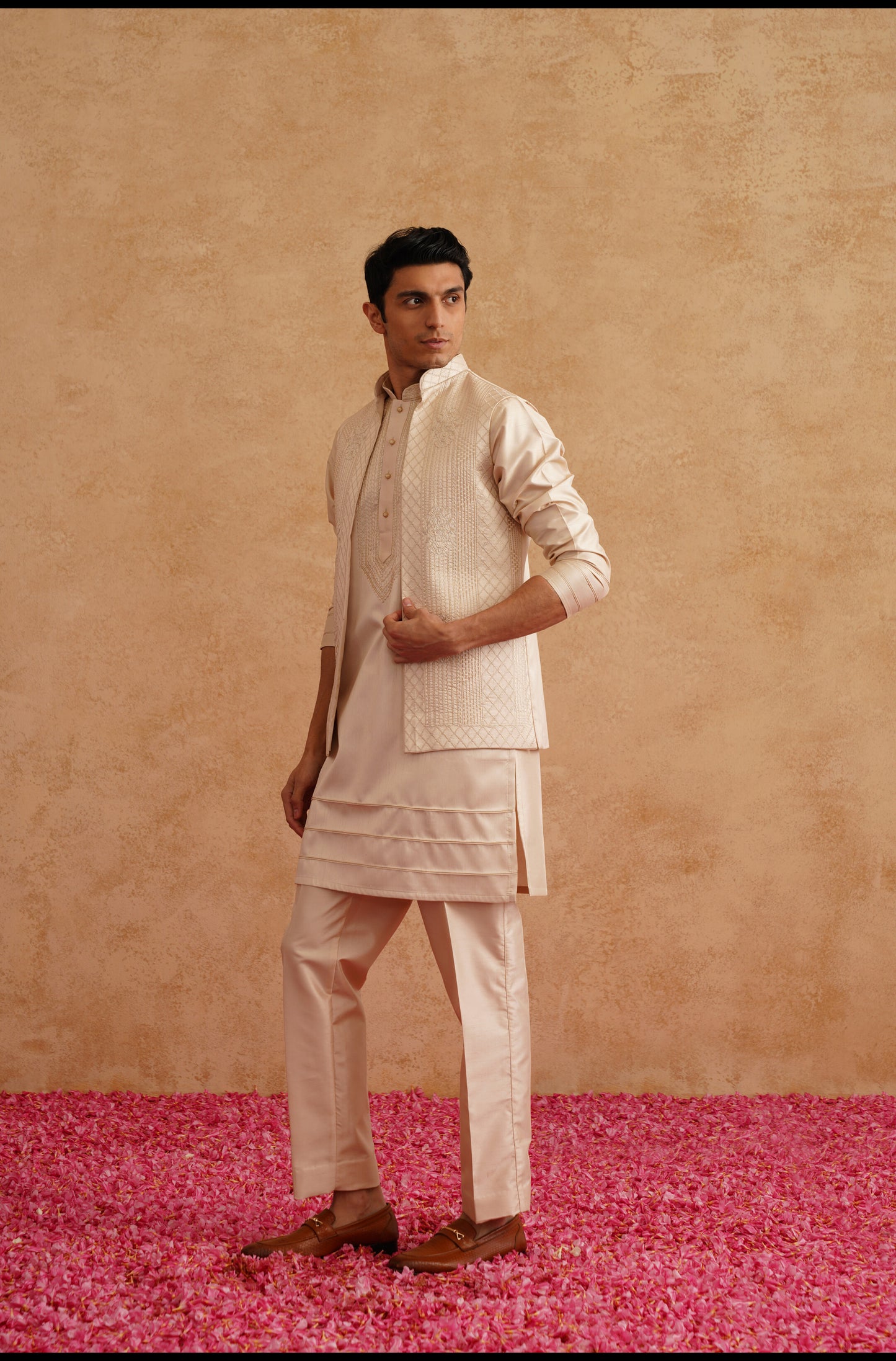 Cream Open Waistcoat Kurta Set With Thread Embroidery On Silk