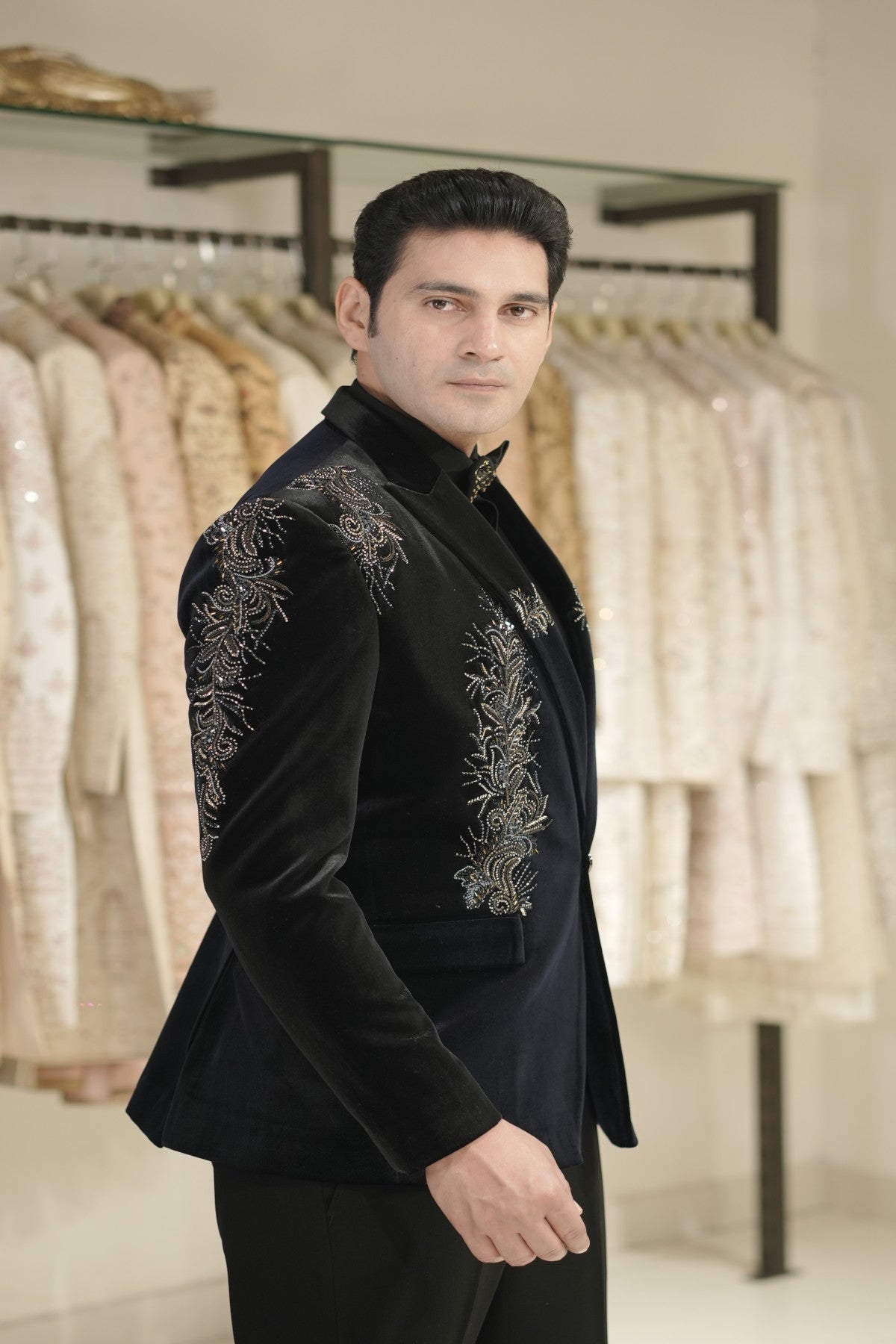 Hand embroidery designs tuxedo suit for men